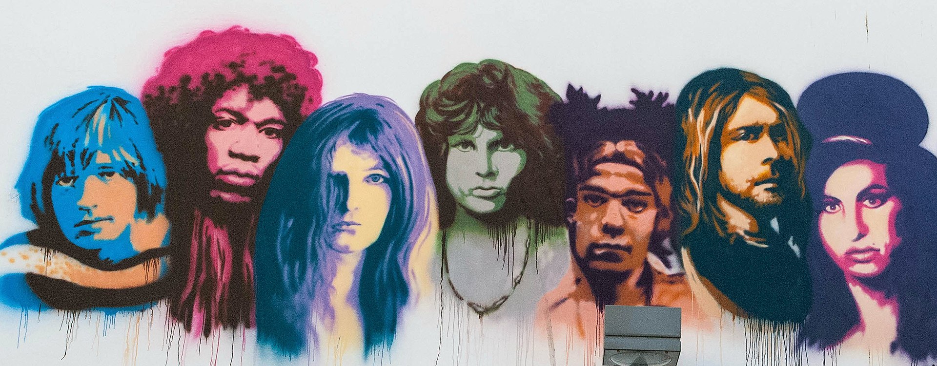 Grafite do Clube dos 27 em Tel Aviv, representando vários membros do clube. Da esquerda para a direita: Brian Jones, Jimi Hendrix, Janis Joplin, Jim Morrison, Jean-Michel Basquiat, Kurt Cobain e Amy Winehouse.[1]