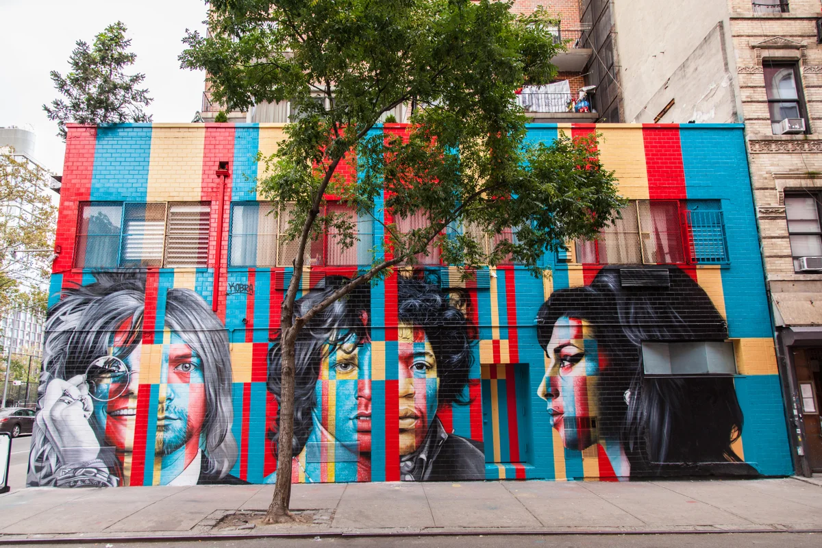 um mural "27 club" de Eduardo Kobra na 170 Forsyth Street e Rivington Street, no Lower East Side de Nova York. Edward Westmacott/Alamy Banco de Fotos