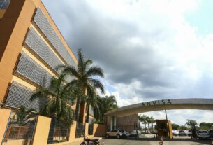 Anvisa alerta sobre uso do formol como alisante de cabelos