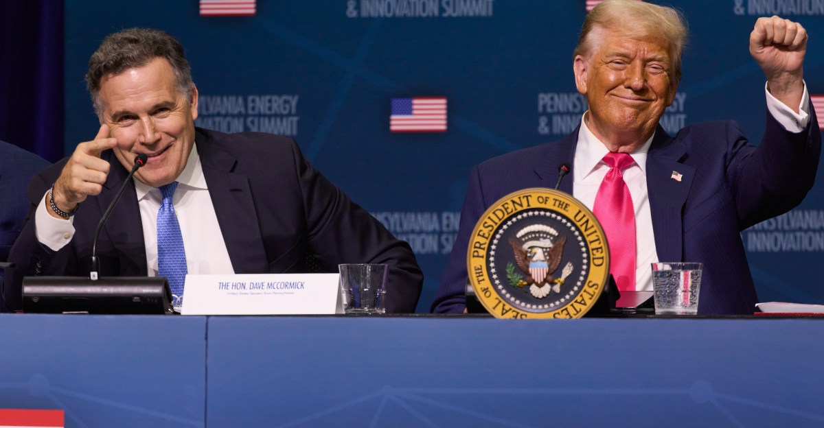 Como a guerra de Trump contra a energia limpa está tornando a IA um poluidor maior