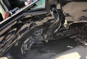 O piloto automático de Tesla está sob escrutínio em um raro julgamento do júri