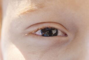 Cartilha sobre saúde ocular na infância orienta pais e professores